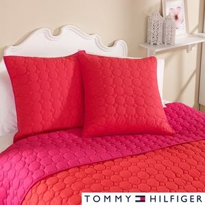 Tommy Hilfiger Queen Quilt